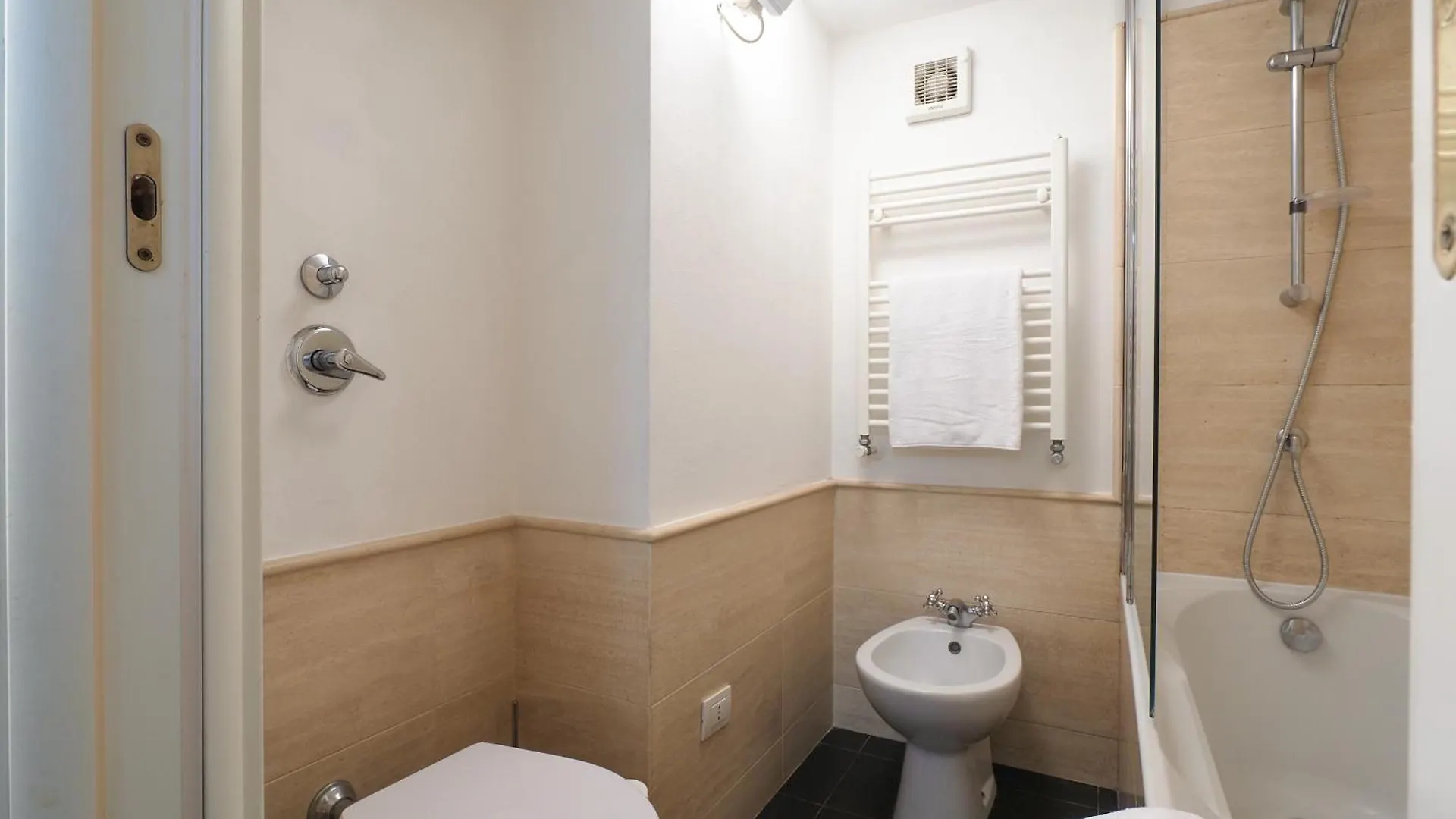 Apartment Enchanting Loft Between History And Tranquility Milan Italy