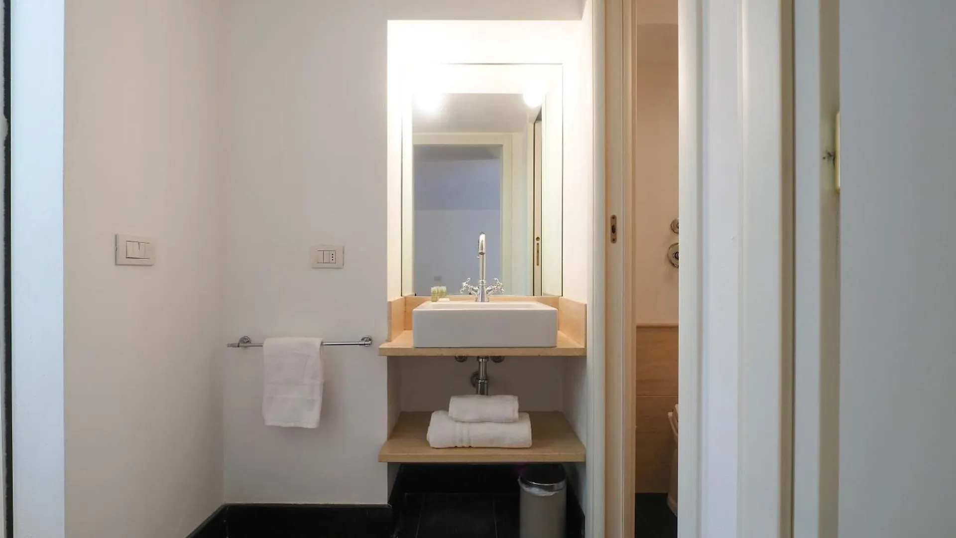 Enchanting Loft Between History And Tranquility Milan Italy