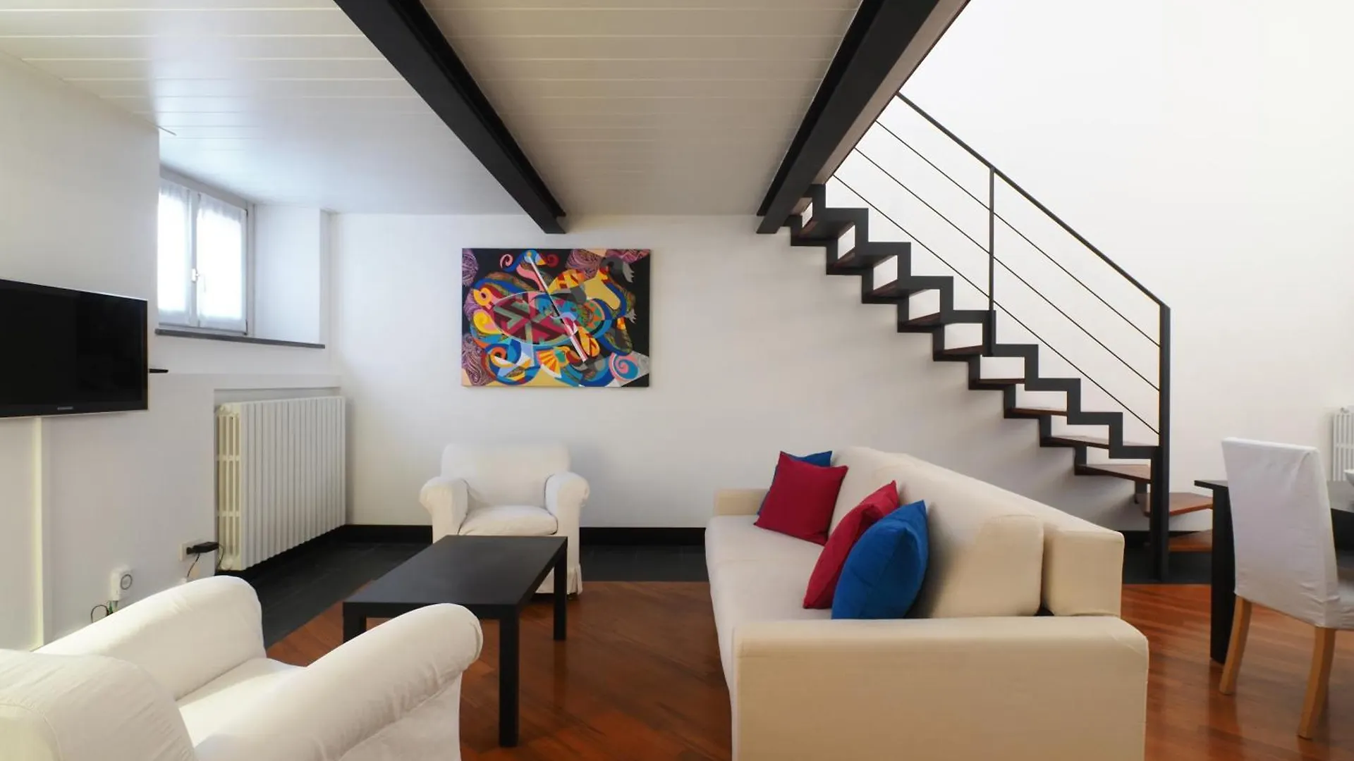 Enchanting Loft Between History And Tranquility Milan Apartment